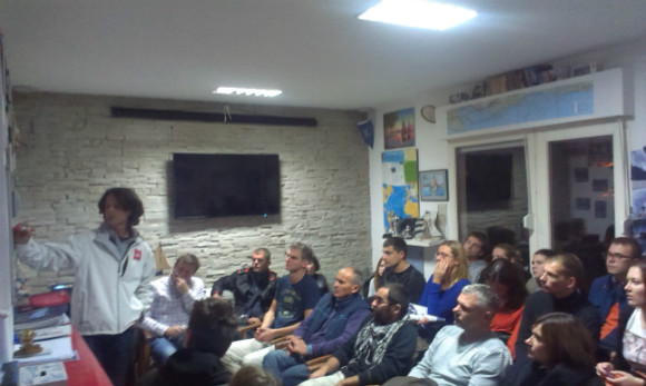 Besplatna škola jedrenja