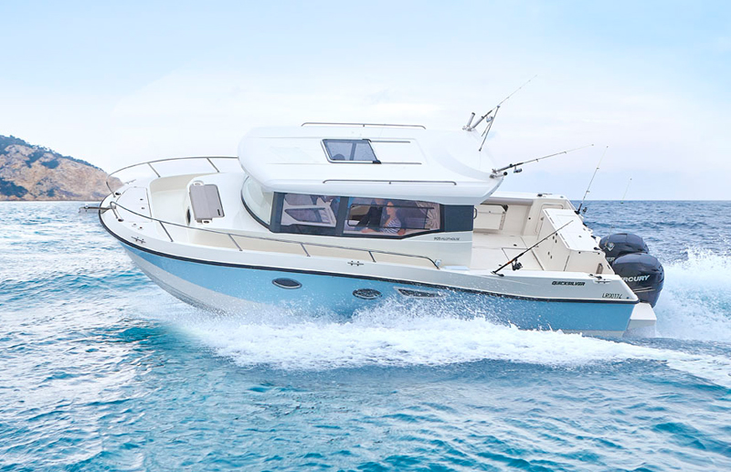 quicksilver-captur-905-pilothouse_01